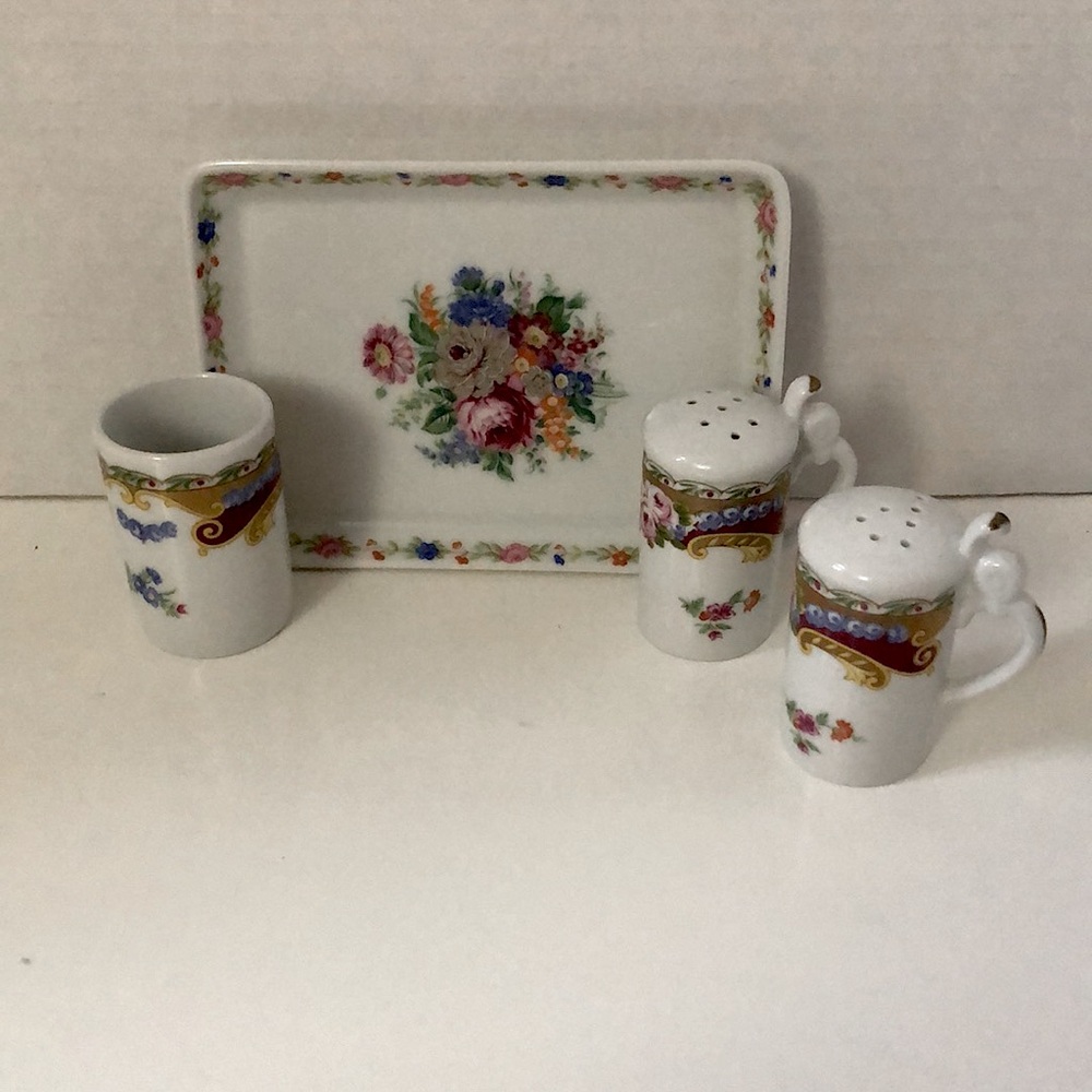 ⭐️Host Pick⭐️- Limoges porcelain try with salt & pepper shaker